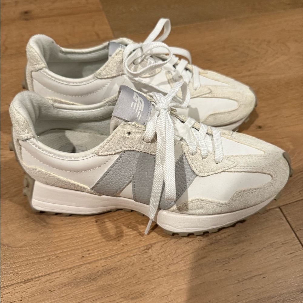 New Balance 327
